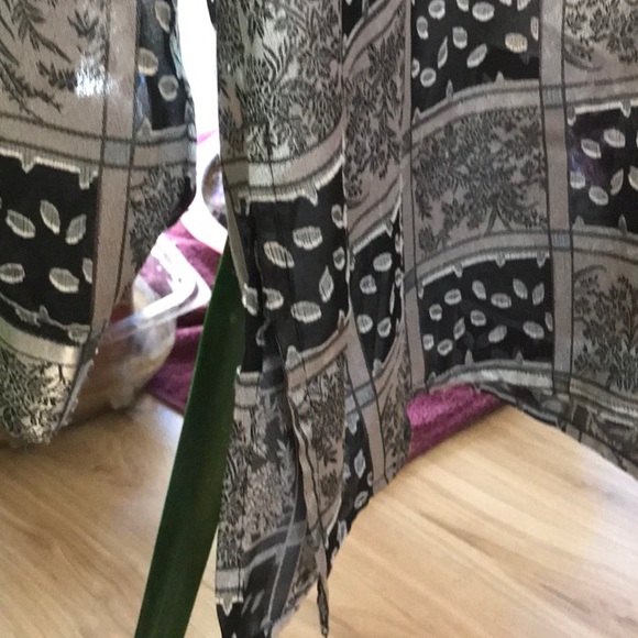 Semi sheer blouse - Picture 4 of 11